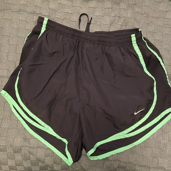 Nike short - Picture 1 of 4